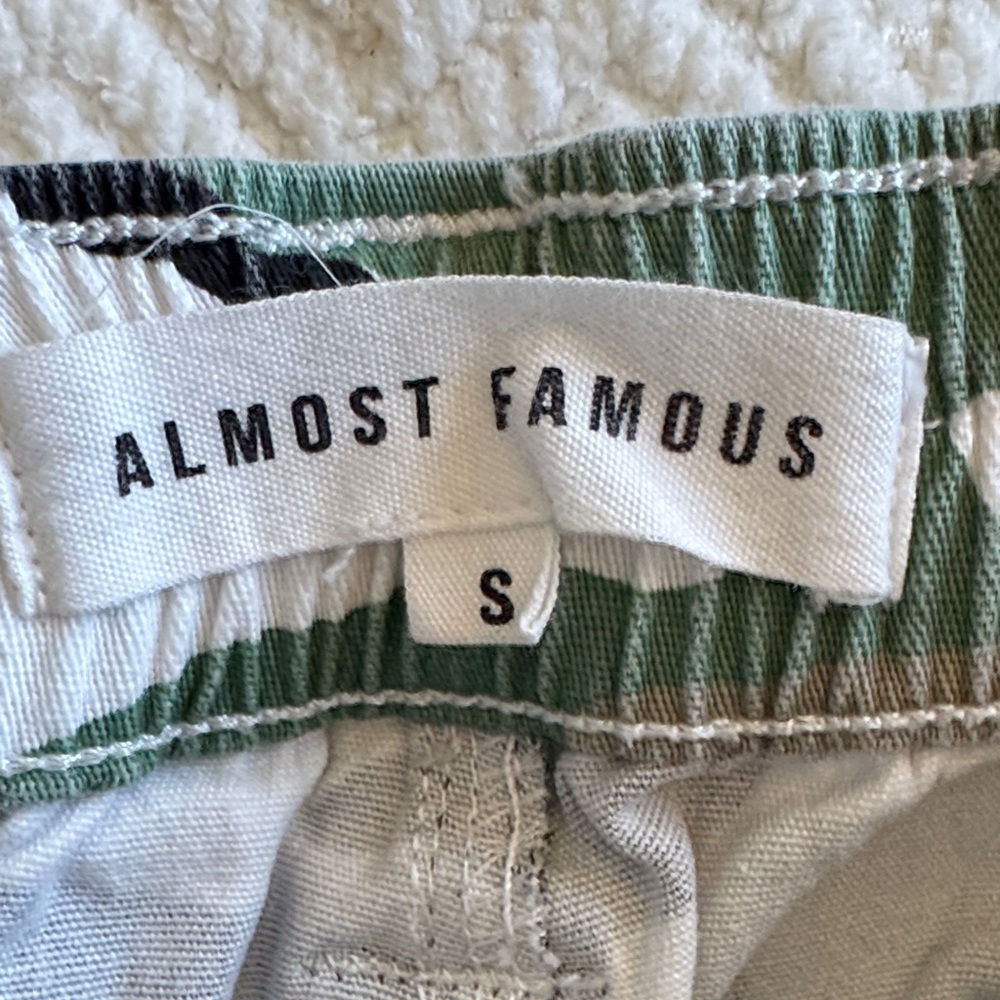 Almost Famous Camouflage Wide Leg Pants Sz S - Picture 2 of 7